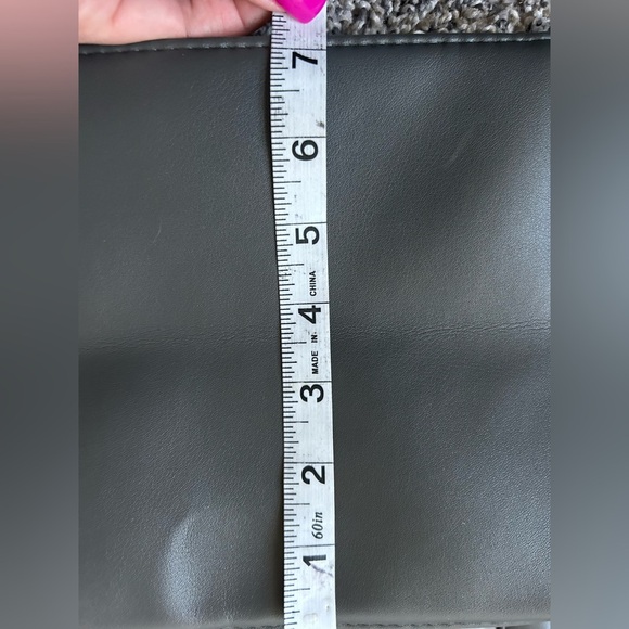 Extra Large Spacious Quilted Fabric Dark Silver Travel Bag w/shoulder strap - Picture 9 of 9